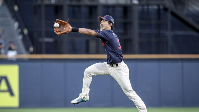 10연패 롯데에 닥친 악재, 전민재 내복사근 부상 이탈...정훈 등록 [IS 잠실]