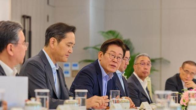 이 대통령, “동결→축소→비핵화 3단계…남북대화로 핵 폐기 여건 조성”