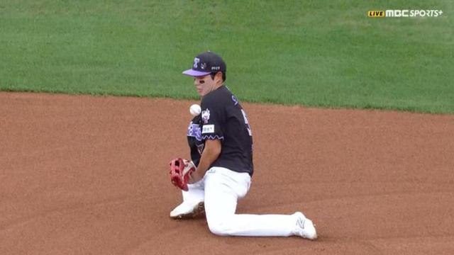 3연전 실책 2개, 실책성 플레이는 그 이상…12타수 1안타로 공격까지 막힌 KIA '히트상품' [IS 냉탕]