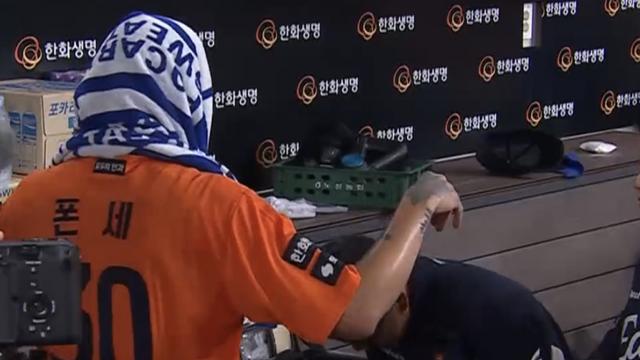 64세 코치가 고개 숙여 경의 표현, 폰세는 폰세였다 [IS 피플]