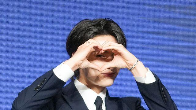 [포토] 스트레이 키즈 아이엔, 막내의 러블리 하트