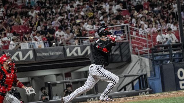 '오지환 연타석포' LG, KIA 원정서 14-2 대승…4연승 선두 질주