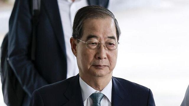 한덕수, 13시간 조사 받고 귀가…구속 전망 질문에 묵묵부답