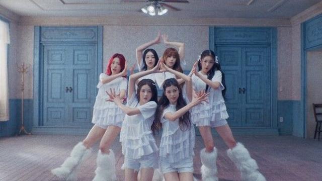 앳하트, 'Plot Twist' 퍼포비디오 공개…반전의 '에너제틱 몽환미'