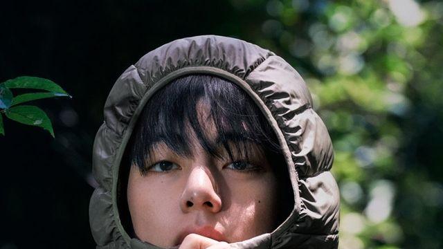 뷔가 입으면 숲도 설렌다… 아웃도어 감성 화보 공개