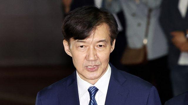 광폭 행보 ‘조국 페이스북’...SNS 정치에 여권도 우려
