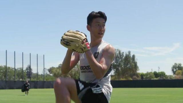 “나쁘지 않네요” 손흥민, 글러브 끼고 시구 맹연습…동료도 “좋은 폼 가지고 있어” 칭찬