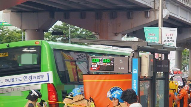 도봉구 창동서 60대 여성 버스에 다리 깔려 병원 이송