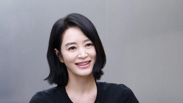 '시간이 멈춘 여배우' 김혜수, 올 블랙으로 완성한 시티의 품격