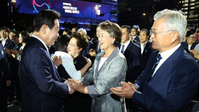 경찰, '김정숙 옷값' 무혐의 처분…친문계 