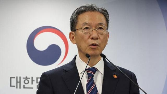 정성호, 보이스피싱 등 다중피해범죄 신속 수사·엄정 처리 지시