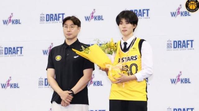 영광의 딸들, 프로무대 입성! 영광군 법성고 농구부 김민경·이은서 여자프로농구 신인 드래프트에서 나란히 지명