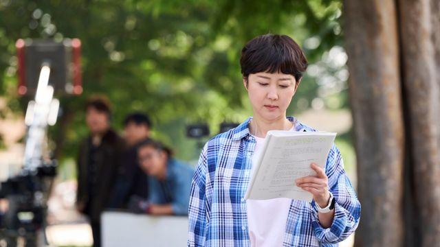 염정아·박해준 대본 뚫어버릴 기세…B컷 공개 (첫, 사랑을 위하여)