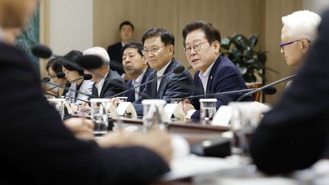 李 