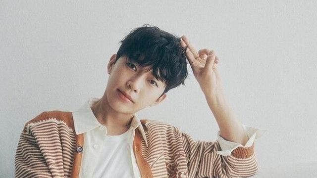 임영웅, 서버 터트린 '히어로급 인기'...청음회 티켓 오픈 동시에 매진