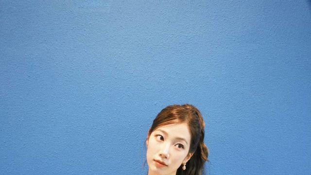 카즈하, ‘식탁보룩?’ NO! 허리 벨트와 각선미로 완성한 패션 센스