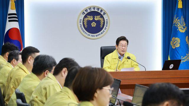 이 대통령 “사람 살리는 금융 정책 방안 강구해 달라”