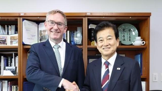 통일부 장관, 주한 영국대사 접견