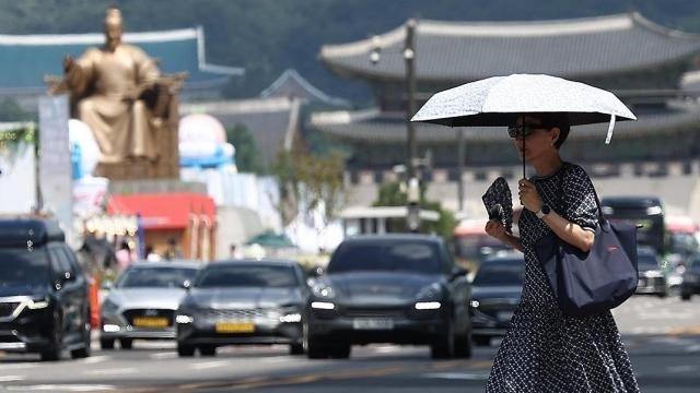 [날씨] 일요일도 체감온도 35도... 무더위 지속
