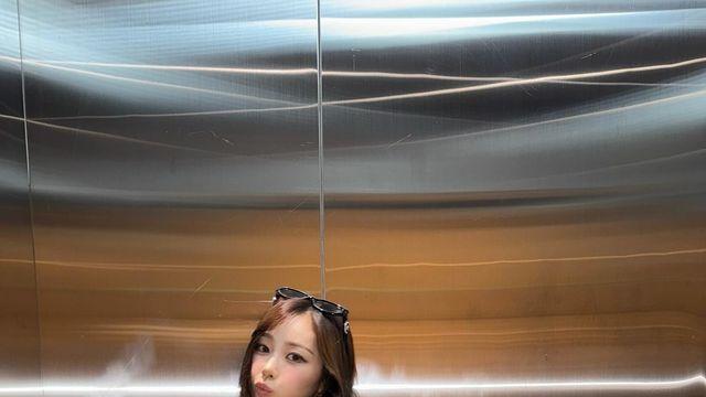 지젤, 엘리베이터 안에서 포착된 ‘꾸안꾸 데일리룩’ 장인