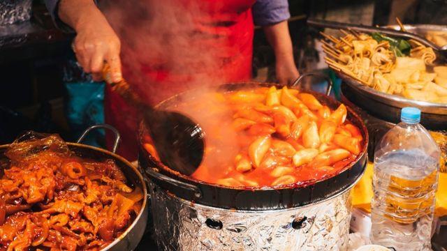 비빔밥, 불고기 아니었다…한국 놀러 온 외국인들이 많이 사가는 의외의 '1위 음식'