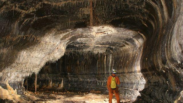 [해안사구의 재발견] ⑦ 용암동굴에 석회동굴 생성물…세계유산 빛낸 제주 사구