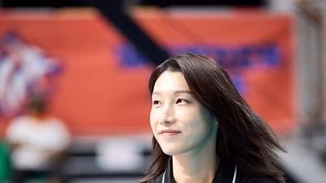'신인감독'으로 돌아온 김연경, 친정팀 흥국생명과 맞대결