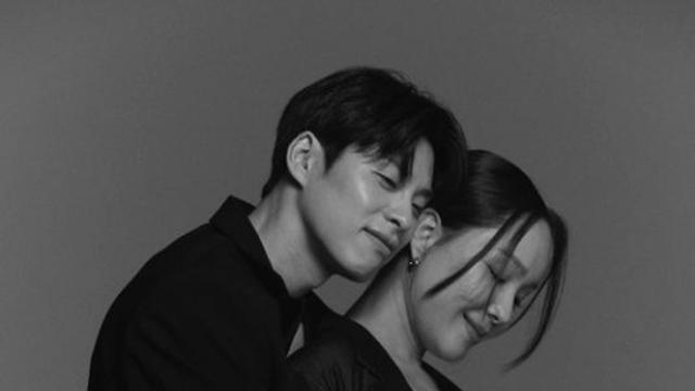 임정희, 6살 연하 남편과 '만삭 화보'…발레리노의 '아빠' 파워, 번쩍 리프트샷