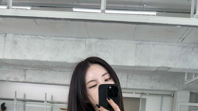신시아, 레이스+코르셋 디테일로 각선미·쇄골 라인까지 완벽 포인트