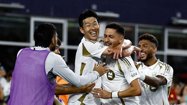 손흥민, 환상 프리킥으로 MLS 데뷔골 작렬! 킥오프 6분 만에 보여준 슈퍼스타의 품격 (댈러스전 진행 중)