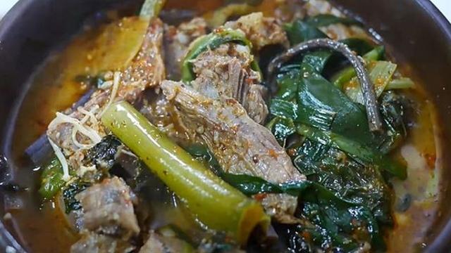 66kg까지 살 빠진 정성일이 체력을 위해 꾸역꾸역 먹는 '여름 보양식'
