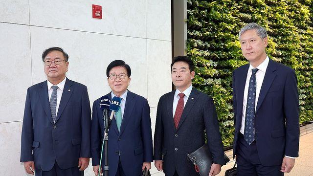 李대통령 방미날 중국 특사단도 출국…