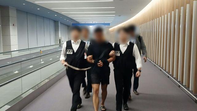 BTS 정국·재력가 노린 해킹조직 총책 오후 구속심사