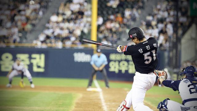 장진혁 8회 대타 역전 스리런…kt, 두산과 주말 3연전 싹쓸이