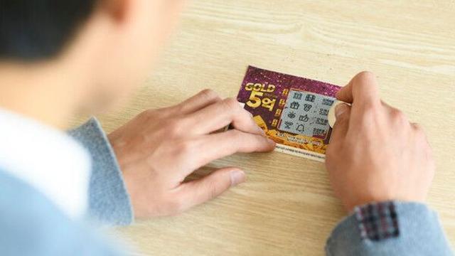 비 피하려 들어간 복권 가게서 '2억' 당첨…