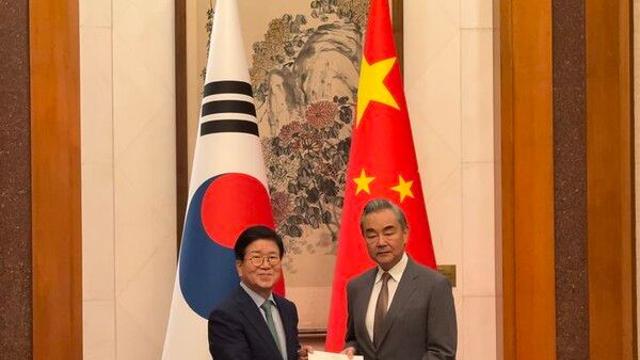 李대통령 특사단, 中에 친서 전달…왕이 