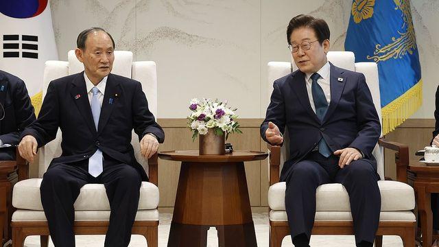 李대통령, 스가 전 日총리 접견…