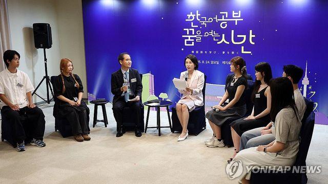 金여사, '한국어 전공' 日대학생들 만나 