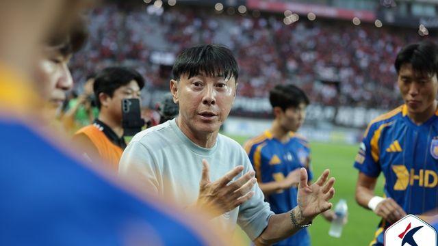 '7실점 2연패' 울산 신태용 감독 