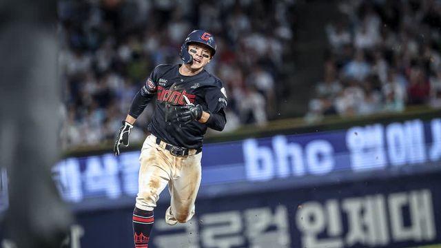 '불꽃 야구' 출신 육성선수, 12연패 빠진 롯데 구했다…