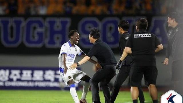 K리그2 선두 인천, 충북청주 4-0 대파…2위 수원과 승점 10점차