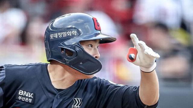 드디어 12연패 끊었다…'16안타 폭발' 롯데, NC에 17-5로 대승