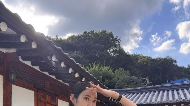 신지현, 레드 크롭탑 하나로 완성한 시선강탈 데일리룩