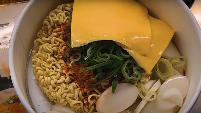 가격이 무려 200배 차이... 한국서 가장 비싼 면요리 vs 가장 싼 면요리