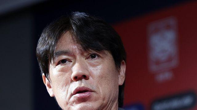 카스트로프 품은 홍명보 