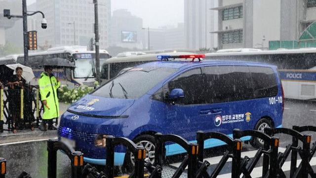 특검, 건진법사 12시간 고강도 조사…27일 재소환 통보