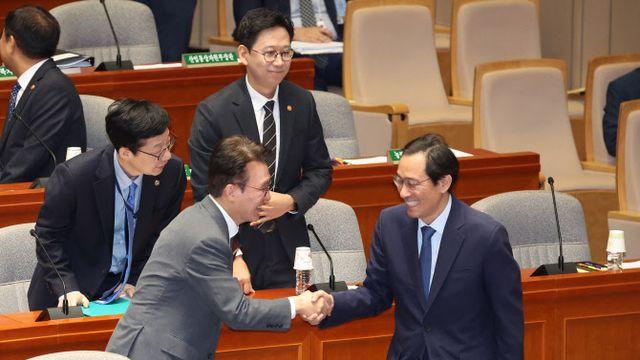 우상호 “독립기념관장 발언, 李대통령 인식과 배치”
