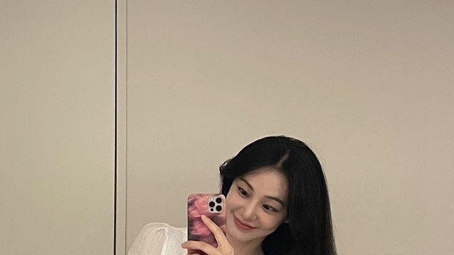 한지은, 청순 여신의 정석—화이트 시스루 카디건으로 완성한 워너비 여친룩