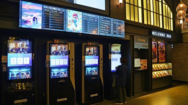 '검은수녀들', '야당' 넘어섰다…올해 최고 흥행작 등극하며 1위 질주 중인 영화