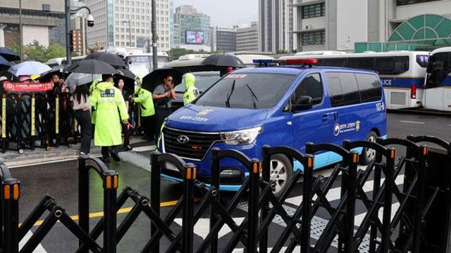 “‘건희2’는 누구?” 김건희·건진법사 나란히 특검 출석···‘통일교’ 의혹 수사 박차